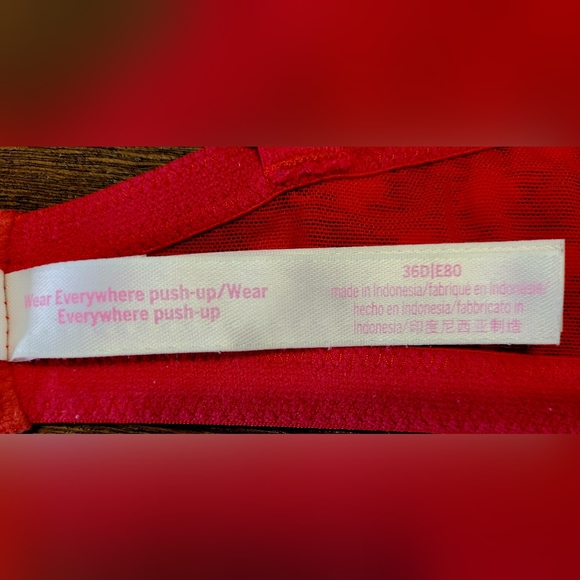 Victoria's Secret Pink Christmas Bra Free Pantie With Purchase - Picture 5 of 6